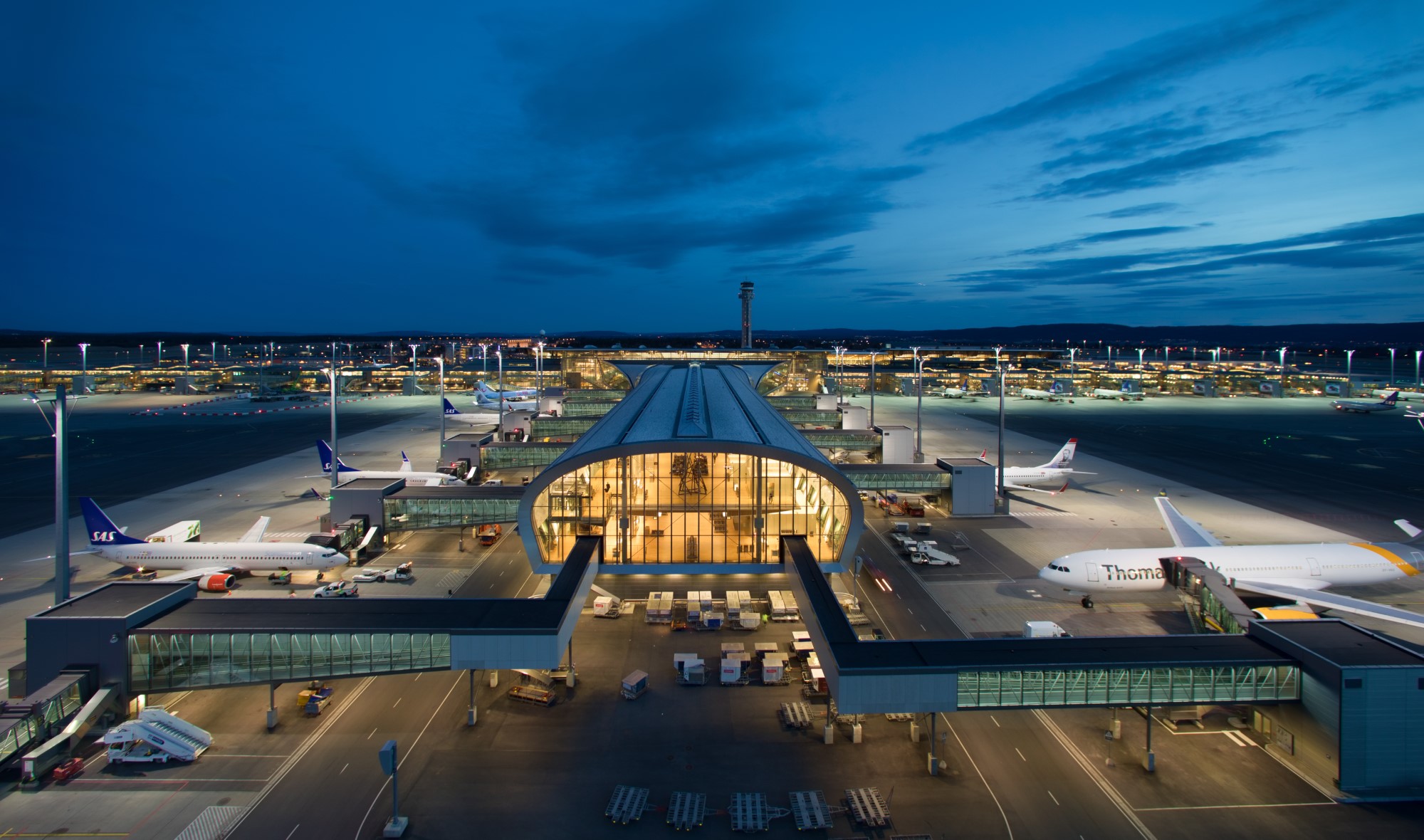 Oslo_Airport_terminal_night_view